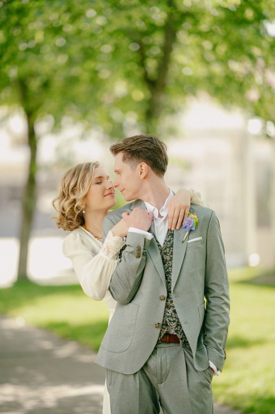 Natūrali vetsuvių fotosesija Gyva vestuvių fotografija
